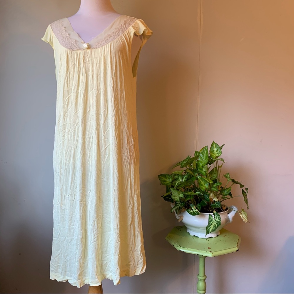 Vintage Pastel Yellow Floral Lace Neckline Nightgown Valentine’s Lingerie Med.?